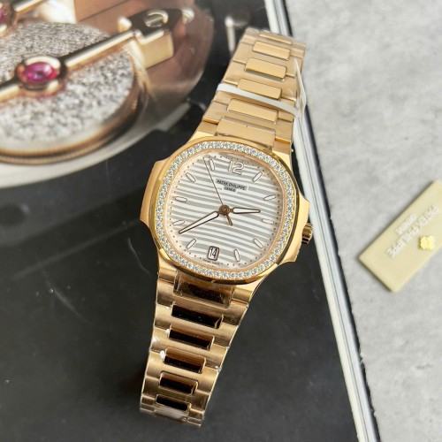 파텍필립 노틸러스 - Patek Philippe Nautilus 7118 White Dial Bezel Moissanite Diamonds 35.2mm