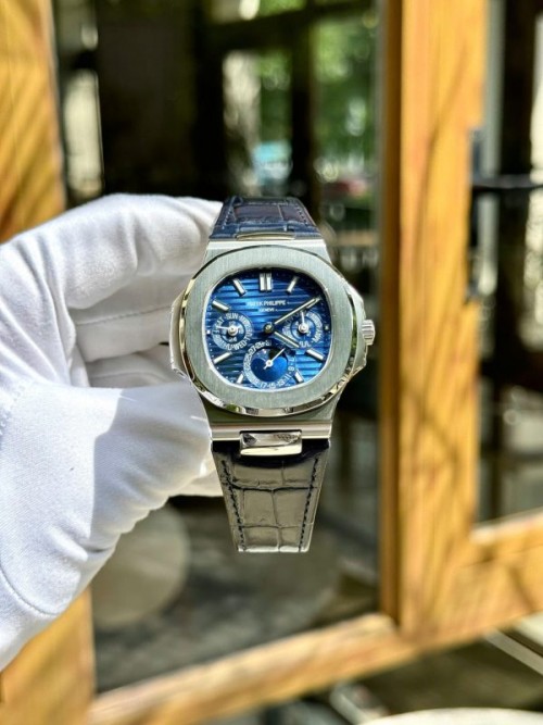 파텍필립 노틸러스 - Patek Philippe Nautilus 5740G Blue Dial Leather Strap 40mm