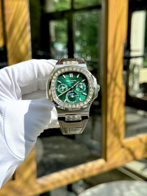 파텍필립 노틸러스 - Patek Philippe Nautilus 5740G Green Dial Leather Strap 40mm
