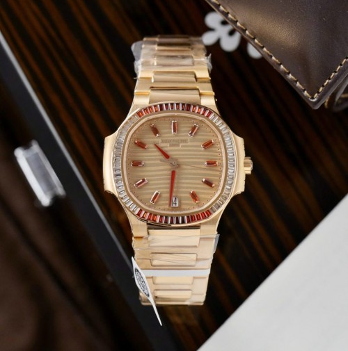 파텍필립 노틸러스 - Patek Philippe Nautilus 7118-1300R 18K Gold Wrapped 35.2mm