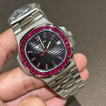 파텍필립 노틸러스 - Patek Philippe Nautilus 5723 With Red Ruby Stone 40mm