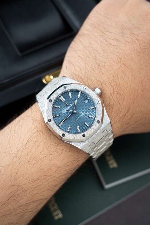 오데마피게 로얄 오크 - Audemars Piguet Royal Oak Frosted Gold 15454BC Blue Dial 37mm