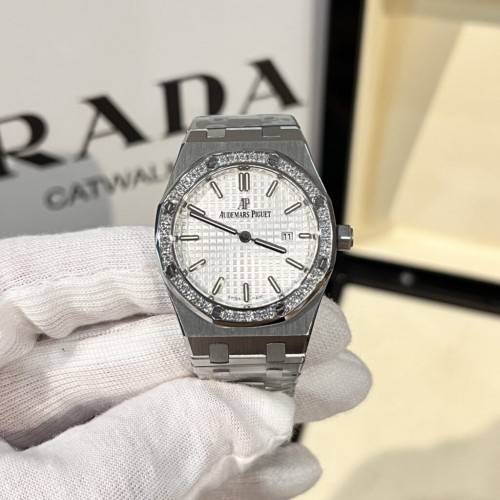 오데마피게 로얄 오크 - Audemars Piguet Women’s White Dial 33mm