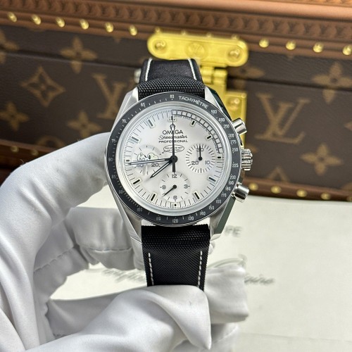 오메가 스피드 마스터 - Omega Speedmaster Apollo 13 Silver Snoopy Manual Winding 42mm