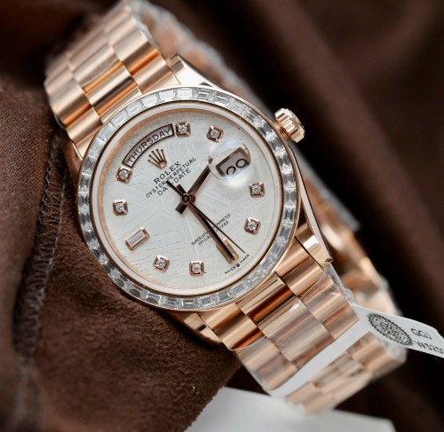 로렉스 데이데이트 - Rolex Day-Date Meteorite Dial Gold Wrapped + Moissanite Diamonds Baguette 36mm