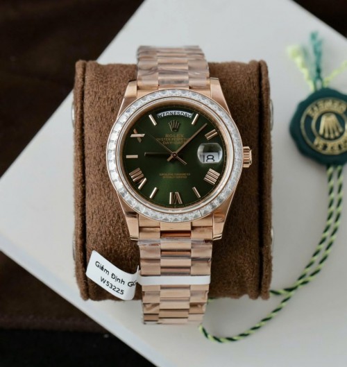 로렉스 데이데이트 - Rolex Day-Date Geen Dial Gold Wrapped + Diamonds Moissanite Baguette 40mm
