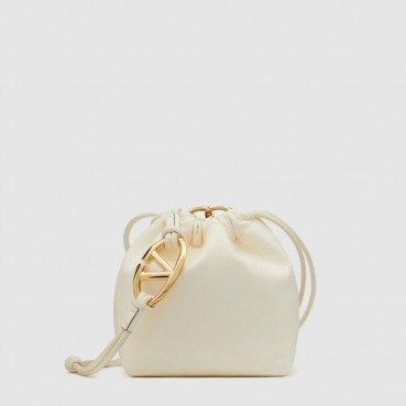 발렌티노 여성 브이로고 푸프 미니 버킷 백 