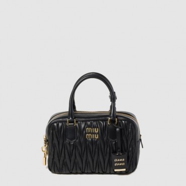 미우미우 여성 아르카디 마테라쎄 가죽 백 