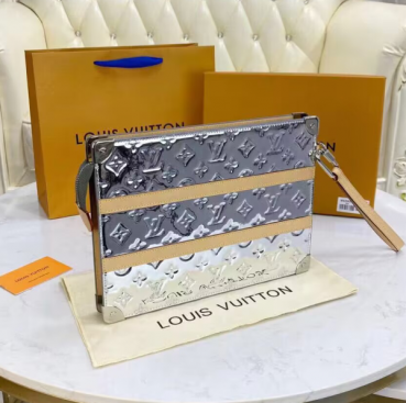 Louis Vuitton 2023 Miror Clutch Bag,22cm 