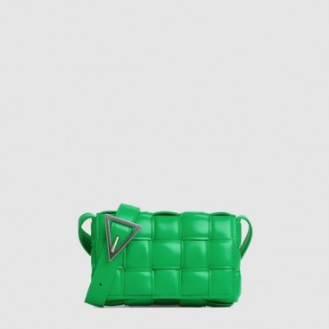 보테가 베네타 남/녀 스몰 패디드 카세트 