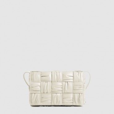 보테가 베네타 남/녀 카세트 백 