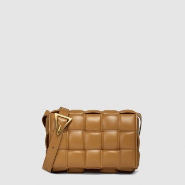 보테가 베네타 남/녀 패디드 카세트 