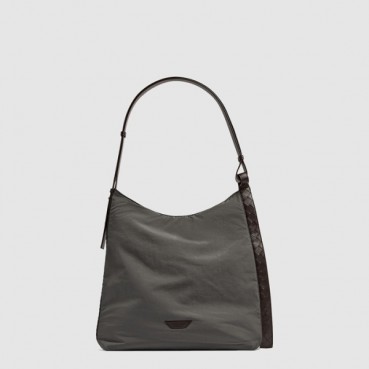 보테가 베네타 남성 라지 크로스로드 호보 백 