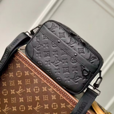 Louis Vuitton Clutch Cross Bag,24cm 