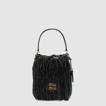 미우미우 여성 마테라쎄 버킷백 - Miumiu Womens Matelasse Bucket Bag 