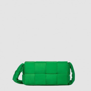 보테가 베네타 여성 패디드 테크 카세트 백 - Bottega veneta Womens Padded Tech Cassette Bag 