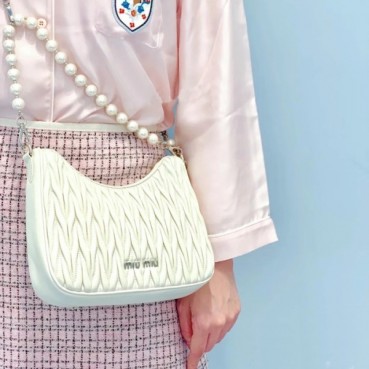 미우미우 여성 화이트 체인백 - Miumiu Womens White Cross Bag 
