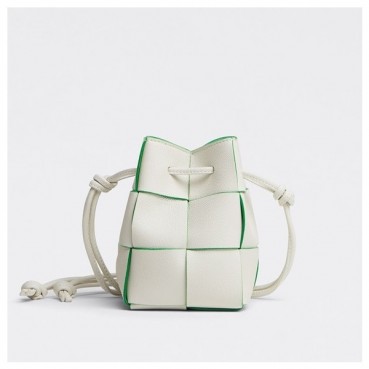 보테가베네타 여성용  화이트 미니 버킷백 - Bottega Veneta Womens White Bucket Bag 