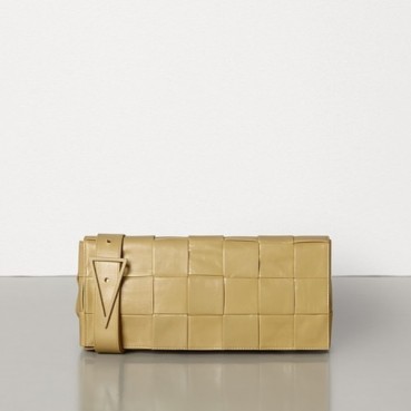 보테가 남성 베이지 카세트백 - Mens Beige Cassette Bag 