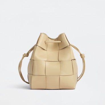 보테가 여성 베이지 버킷백 - Womens Beige Bucket Bag 