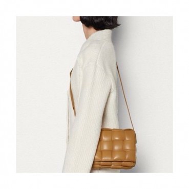 보테가 여성 카멜 카세트백 - Womens Camel Shoulder Bag 