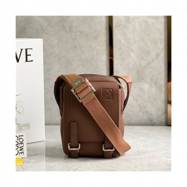 [로에베]Loewe 2021 Men's Leather Shoulder Bag,22cm,LOEB0526 - 로에베 2021 남성용 레더 숄더백,22cm,브라운