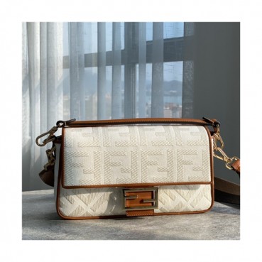 [트랜디한]Fendi 2021 Baguette Shoulder Bag,26cm,FENB0666 - 펜디 2021 바게트 숄더백,26cm,화이트