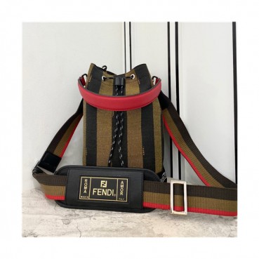 [펜디]Fendi 2021 Men's Fabric Bucket Shoulder Bag,26cm - 펜디 2021 남성용 페브릭 버킷 숄더백,26cmFENB0656,브라운
