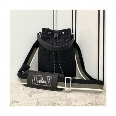 [펜디]Fendi 2021 Men's Fabric Bucket Shoulder Bag,26cm - 펜디 2021 남성용 페브릭 버킷 숄더백,26cmFENB0655,블랙