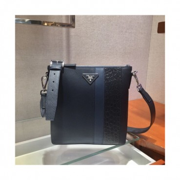 [프라다] Prada 2020 Men's Leather Shoulder Bag,25cm - 프라다 2020 남서용 레더 숄더백,25cm,PRAB0215,네이비