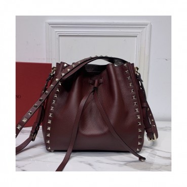 Valentino 2020 Garavani Rockstud Leather Bucket Shoudler Bag,22CM - 발렌티노 2020 가라바니 락스터드 레더 버킷 숄더백, VTB0951,22CM,와인