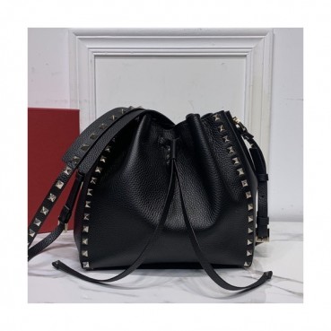 Valentino 2020 Garavani Rockstud Leather Bucket Shoudler Bag,22CM - 발렌티노 2020 가라바니 락스터드 레더 버킷 숄더백, VTB0949,22CM,블랙