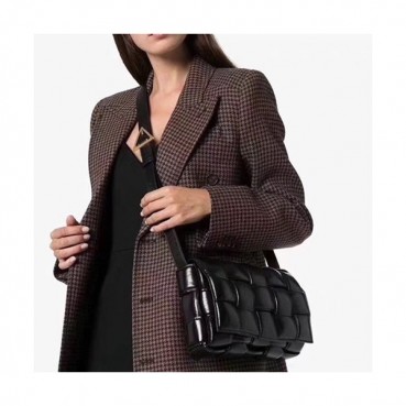 Bottega Veneta 2019 Padding Cassetta Leather Shoulder Bag,26cm - 보테가 베네타 2019 패딩 카세트 레더 여성용 숄더백 591970,BVB0404,26cm,블랙