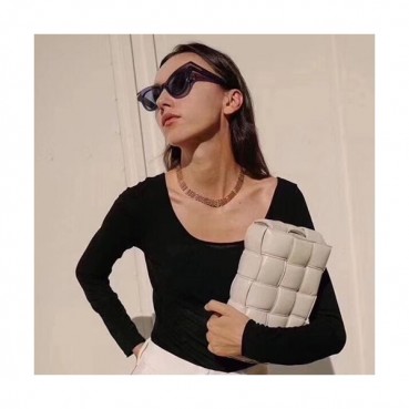 Bottega Veneta 2019 Padding Cassetta Leather Shoulder Bag,26cm - 보테가 베네타 2019 패딩 카세트 레더 여성용 숄더백 591970,BVB0402,26cm,화이트