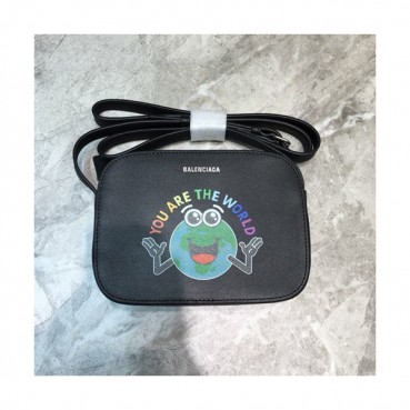 Balenciaga 2019 Leather Ville Camera Shoulder Bag,18cm - 발렌시아가 2019 레더 빌 카메라 숄더백,BGB0278,18cm,블랙