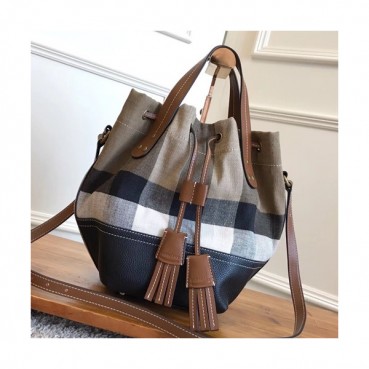 [데일리백]Burberry 2019 Canvas & Leather Bucket Tote Shoulder Bag, 28cm - 버버리 2019 캔버스&레더 버킷 토트 숄더백,BURB0115,28cm,블랙+브라운