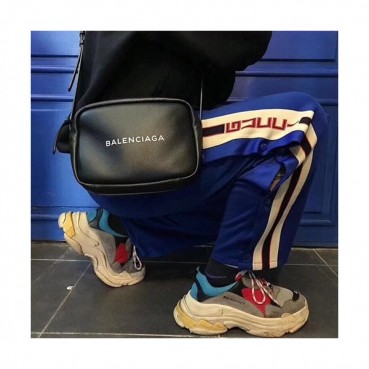 [데일리로 딱!!]Balenciaga 2019 Leather Everyday Camera Shoulder Bag,20/25CM - 발렌시아가 2019 레더 에브리데이 남여공용 카메라 숄더백,BGB0188,20/25CM,블랙