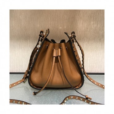 Valentino 2019 Leather  Rockstud Bucket Small Shoudler Bag,20CM - 발렌티노 2019 레더 락스터드 버킷 스몰 숄더백,VTB0387,20CM,브라운