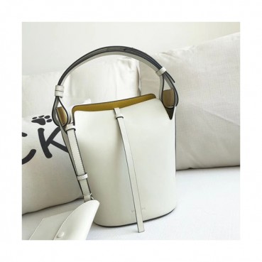 Burberry Leather Bucket Shoulder Bag, 29cm - 버버리 레더 버킷 숄더백,BURB0013,29cm,아이보리