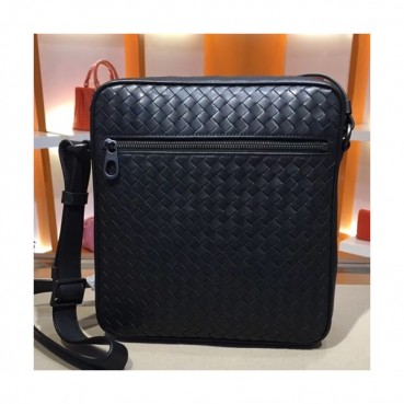 Bottega Veneta Leather Black Messenger Shoulder Bag,28cm - 보테가 베네타 레더 블랙 남성용 메신저 숄더백 BVB0082,28cm
