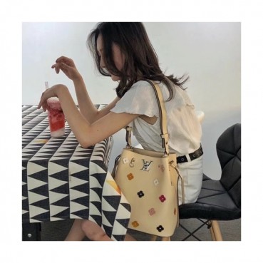 Louis Vuitton  Flower Lock me Bucket Shoulder Bag,25cm - 루이비통 플라워 락미 버킷 숄더백 M53081,LOUB0207,25cm