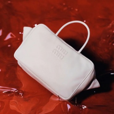 미우미우 여성 화이트 토트백 - Miumiu Womens White Tote Bag 
