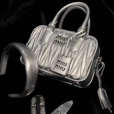 미우미우 여성 실버 토트백 - Miumiu Womens Silver Tote Bag 