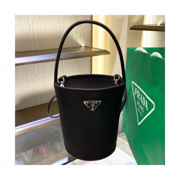 Prada 2020 Nylon Bucket Tote Shoulder Bag,18CM - 프라다 2020 나일론 버킷 토트 숄더백,PRAB0121,18cm,블랙