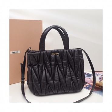 MiuMiu 2019 Matelasse Tote Shoulder Bag,24cm - 미우미우 2019 마틀라세 토트 숄더백,5BG061, MIUB0357, 24cm,블랙