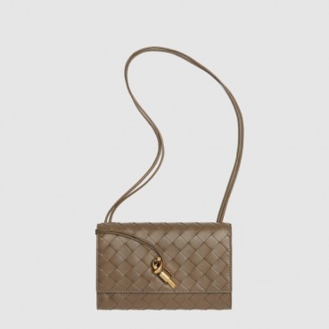 보테가 베네타 여성 안디아모 파우치 - Bottega veneta Womens Andiamo Pouch 