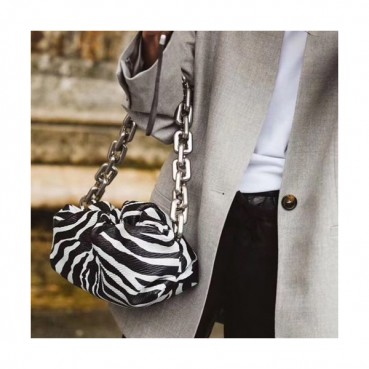 Bottega Veneta 2020 The Chain Pouch Bag / Shoulder Bag,31cm - 보테가 베네타 2020 더 체인 파우치 백 / 숄더백, 620230,BVB0583,31cm,블랙화이트