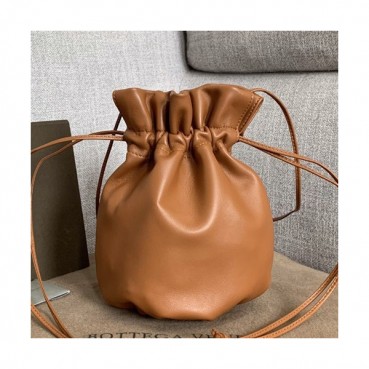 Bottega Veneta 2019 Pouch Bag / Bucket Shoulder Cross Bag,20cm - 보테가 베네타 2019 파우치 백 / 버킷 숄더 크로스백, 583774,BVB0321,20cm,브라운