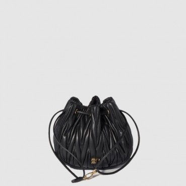 미우미우 여성 마테라쎄 나파 가죽 파우치 - Miumiu Womens Matelasse Nappa Leather Pouch 