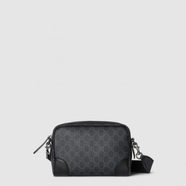 구찌 남성 GG 엠블럼 스몰 크로스백 - Gucci Mens GG Emblem Small Crossbody Bag 